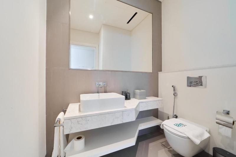 Spacious 2BR Plus Maids Sea View Apartment in Al Zorah - image 11