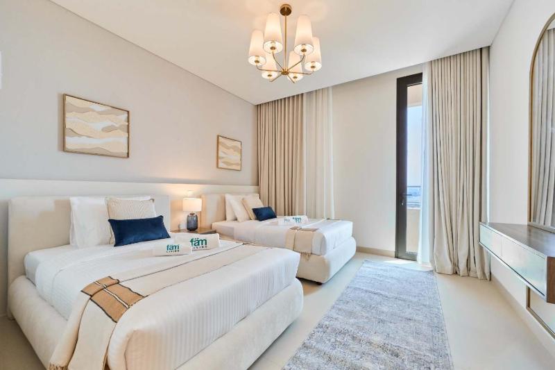 Spacious 2BR Plus Maids Sea View Apartment in Al Zorah - image 39