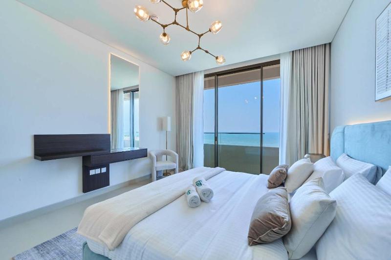 Spacious 2BR Plus Maids Sea View Apartment in Al Zorah - image 31