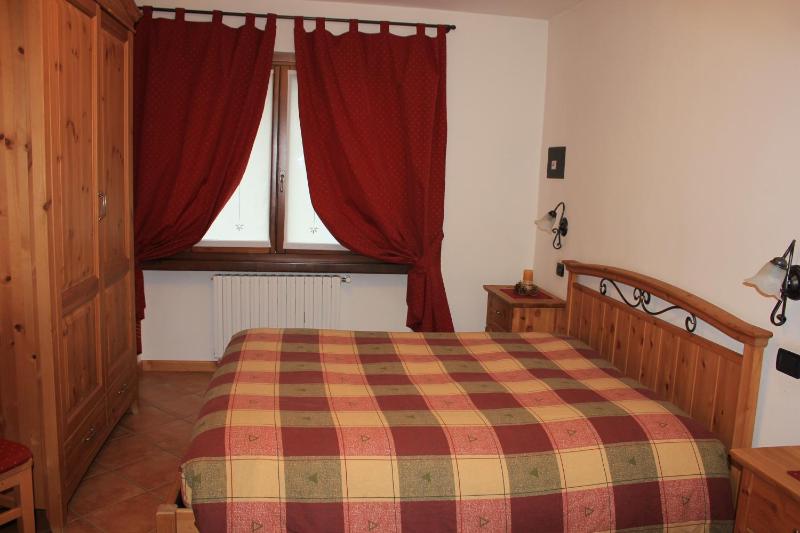 One-Bedroom Apartment image 4