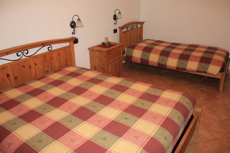 One-Bedroom Apartment image 3