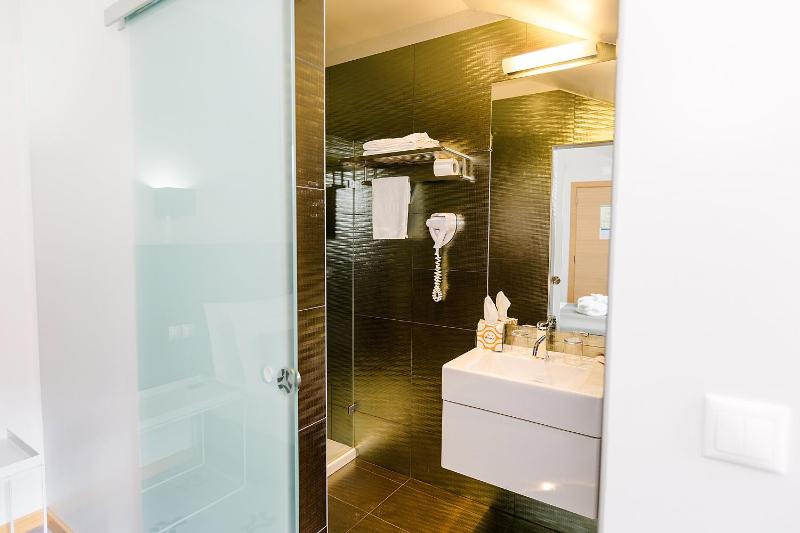 Single Room image 3