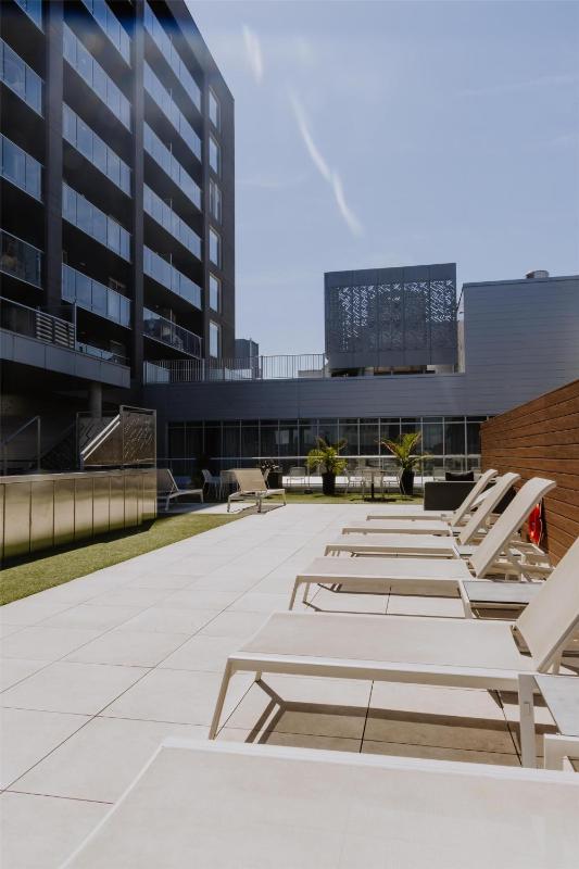 Hampton Inn by Hilton Montreal Downtown - image 2