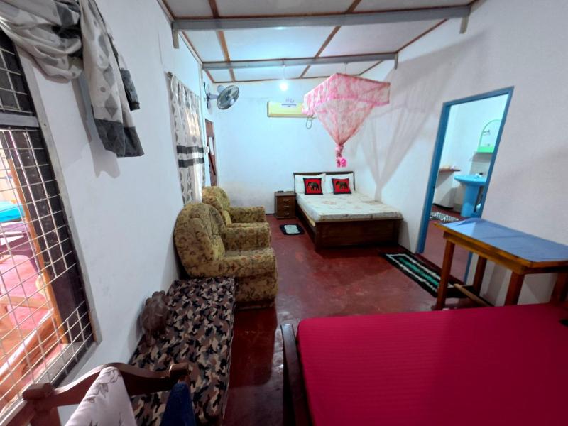 Meera House & Tourist Inn - image 13