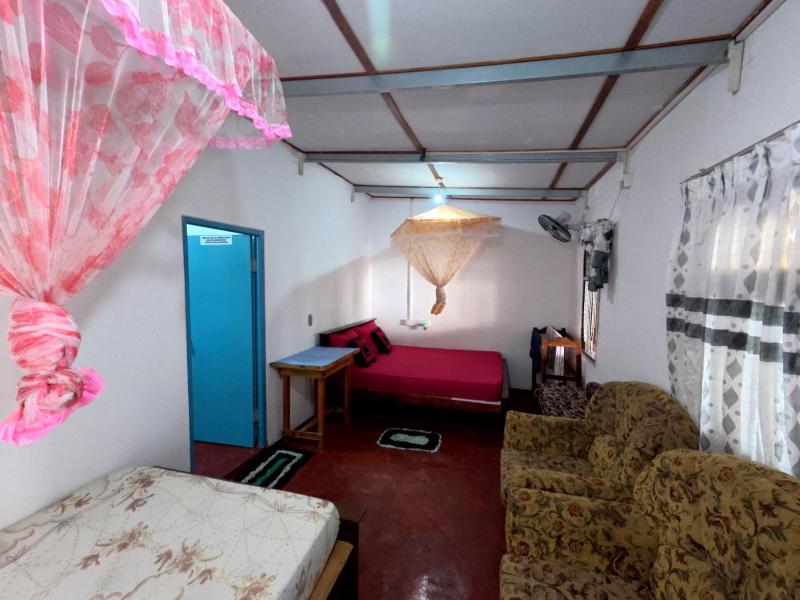 Meera House & Tourist Inn - image 14