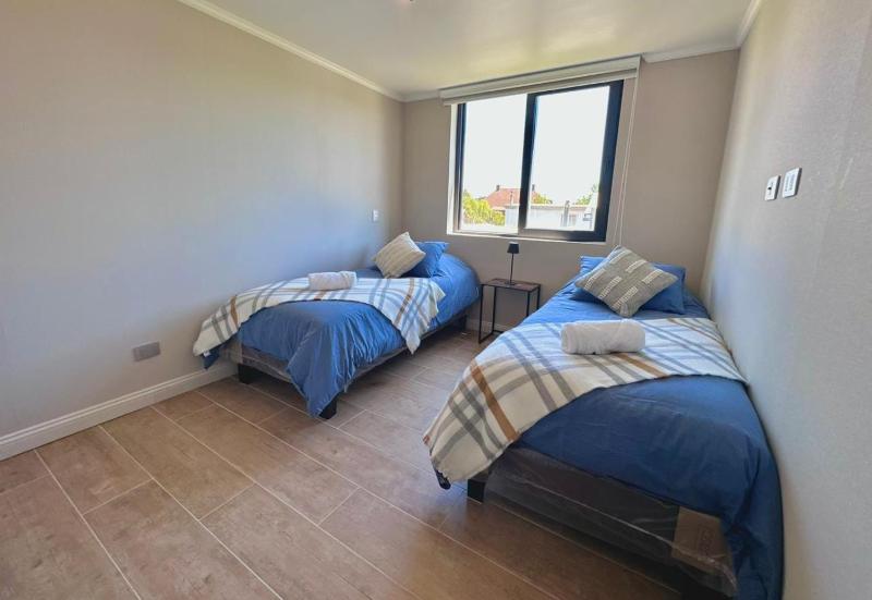 Pucón CENTRO a pasos del Casino ENJOY VISTA al VOLCÁN Departamento NUEVO Aire Acondicionado Camas y Plumones ROSEN 2 Dorm 2 Baños 1 Estacionamiento Subterráneo Terraza Wifi Alta Velocidad Ascensor a pasos de la PLAYA y el LAGO - image 5