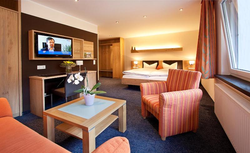 Double Room image 3