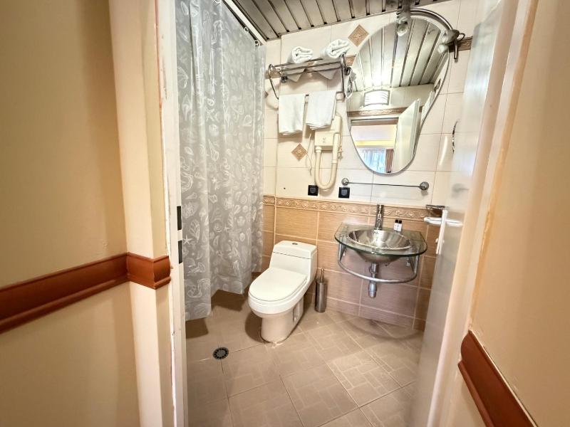 California Hotel - image 16
