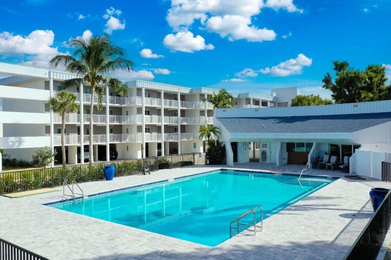 Island Beach Club #220B - image 5
