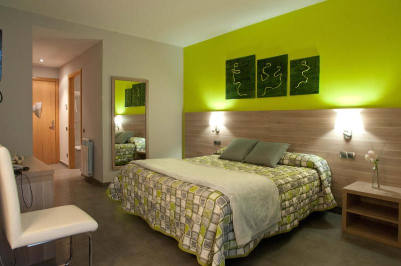 Standard Double Room with Extra Bed image 4
