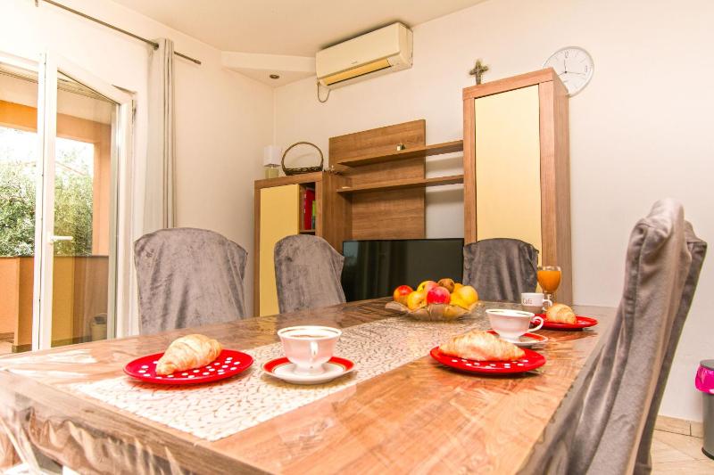 House Tina - image 15