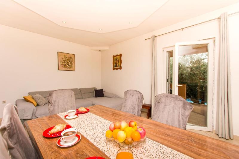 House Tina - image 10