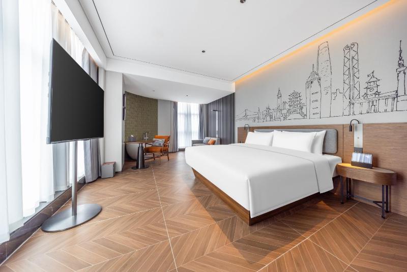 Wuhan MixC Hanjiang Yifei Hotel - image 1