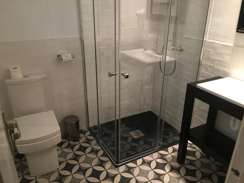 Twin Room with Balcony image 2