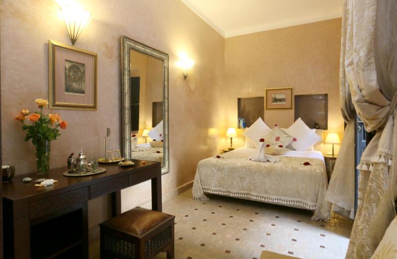 Superior Double Room - Non-Smoking image 3