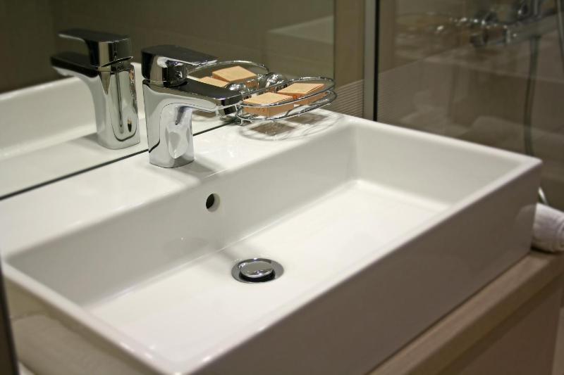 Deluxe Double Room with Balcony image 4