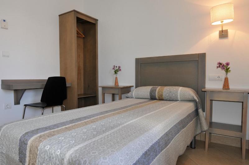 Hostal Tarifa -Recepcion abierta las 24h- - image 6