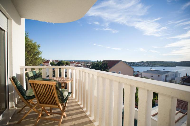 Apartment with Sea View image 3