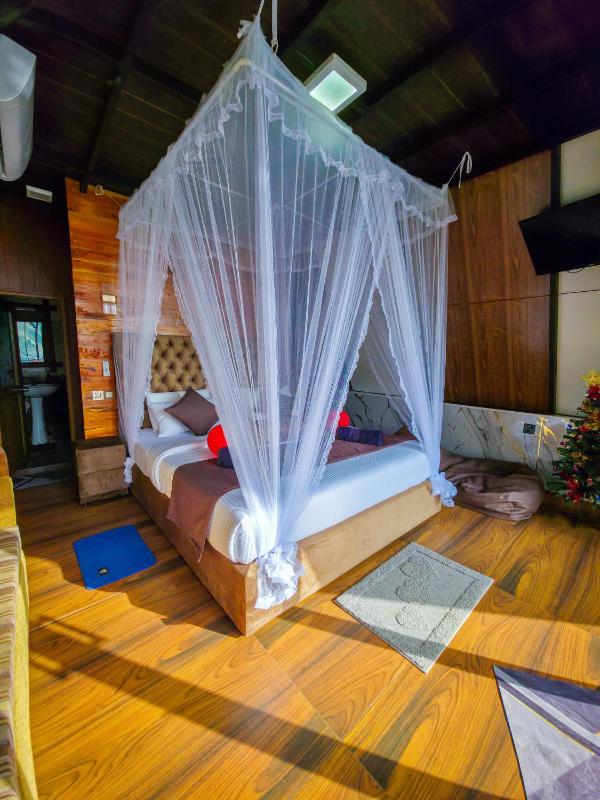 White Moon Cabin & Cottage - image 45