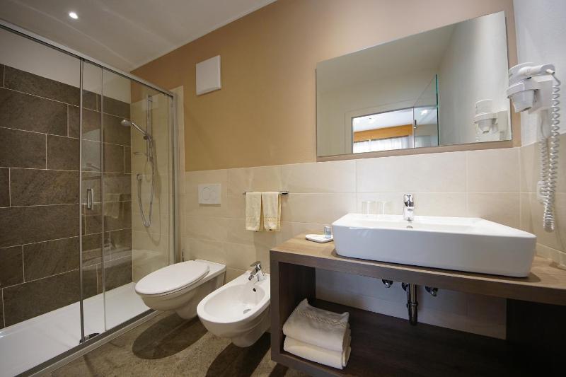 Double or Twin Room with Balcony image 2