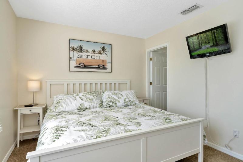 Spacious 5BR 4BA Pool & Spa Villa in Emerald Island Resort - image 31