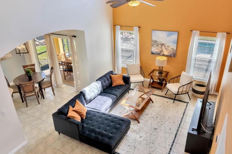Spacious 5BR 4BA Pool & Spa Villa in Emerald Island Resort - image 15