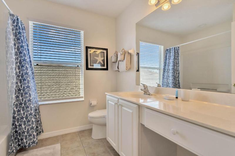 Spacious 5BR 4BA Pool & Spa Villa in Emerald Island Resort - image 26