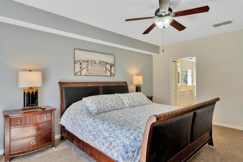 Spacious 5BR 4BA Pool & Spa Villa in Emerald Island Resort - image 38