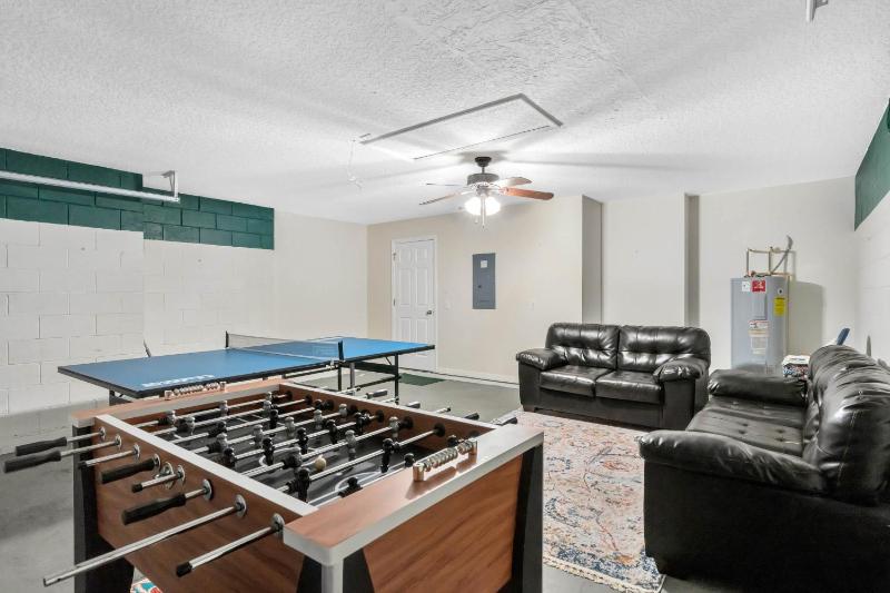 Spacious 5BR 4BA Pool & Spa Villa in Emerald Island Resort - image 28