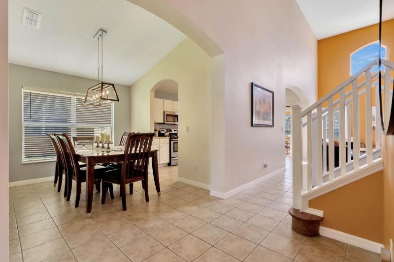 Spacious 5BR 4BA Pool & Spa Villa in Emerald Island Resort - image 39