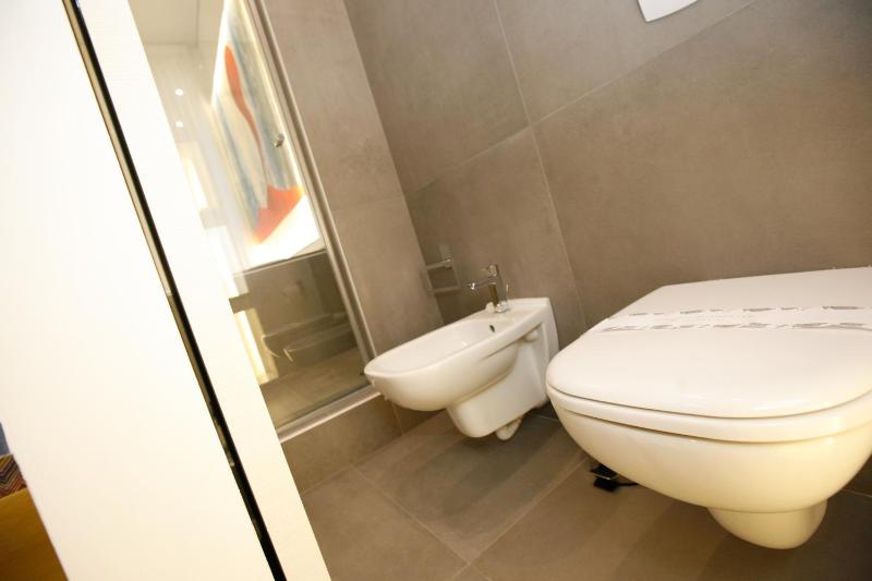 Superior King Room image 4