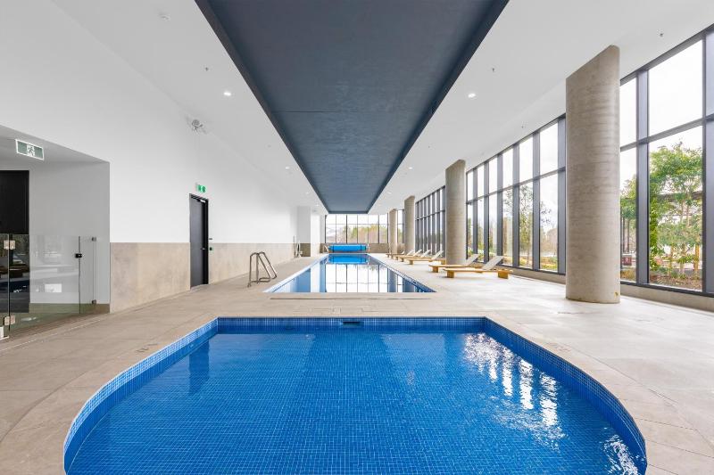 Chic 1BR with Pool Near Canberra Hospital n Mall - image 16