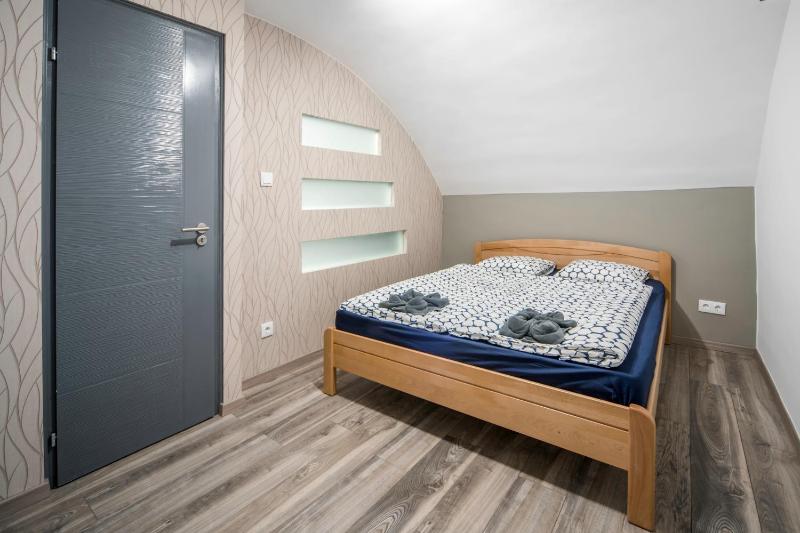 Akacfa 2 bedroom center apartment - image 2