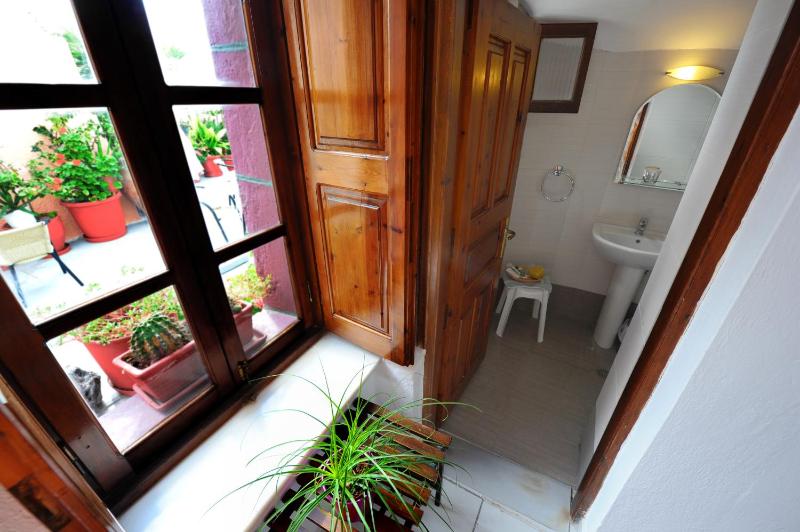 Single Room image 4