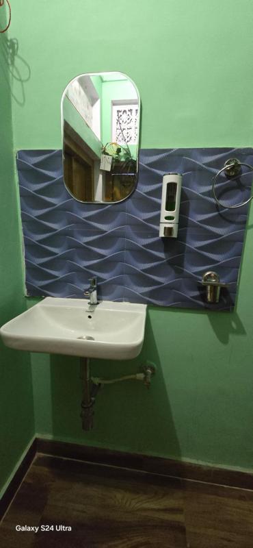 Furnished 2bhk room set in the heart of city - image 4