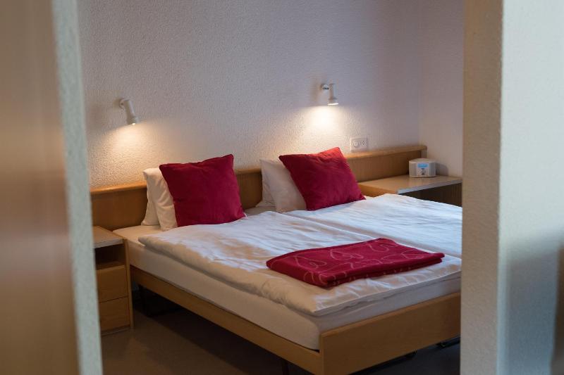 Double Room image 4