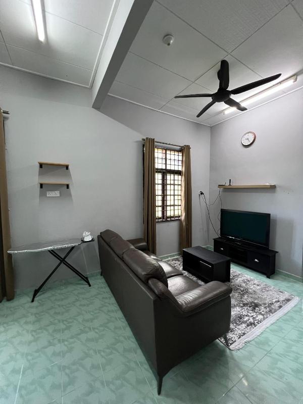 NH2 Homestay Gong Badak - image 16