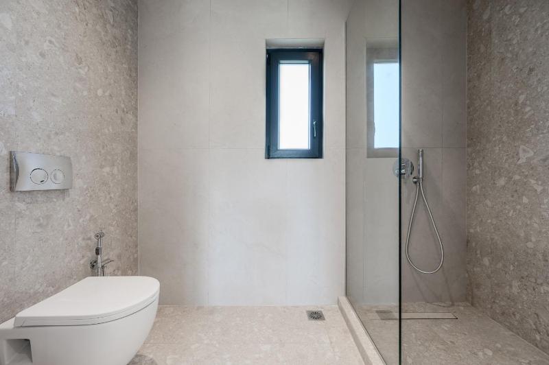 Dina Villa - image 7