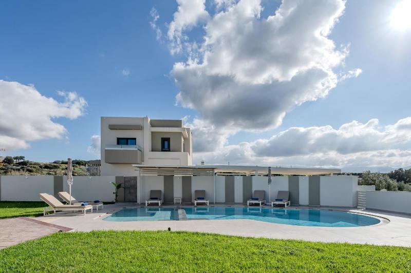 Dina Villa - image 14