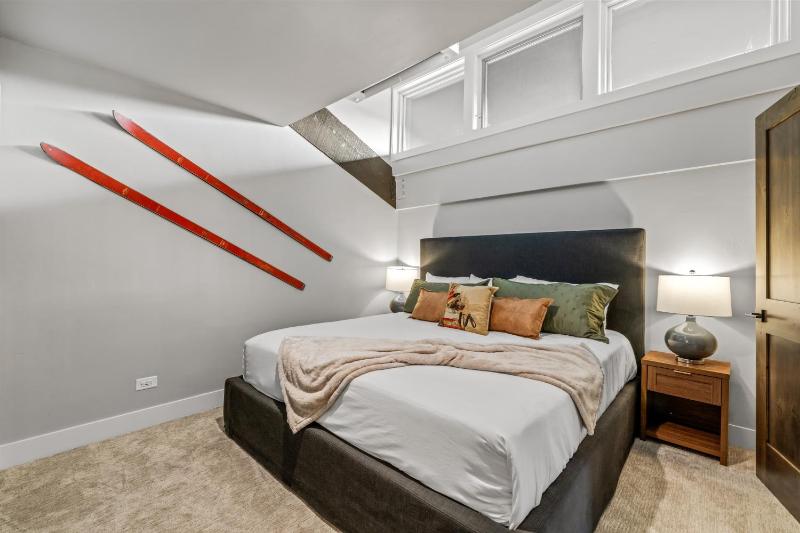 Bear Claw 402 - Premier Ski-in Ski-out & Winter Shuttle! Renovated 2025! - image 18