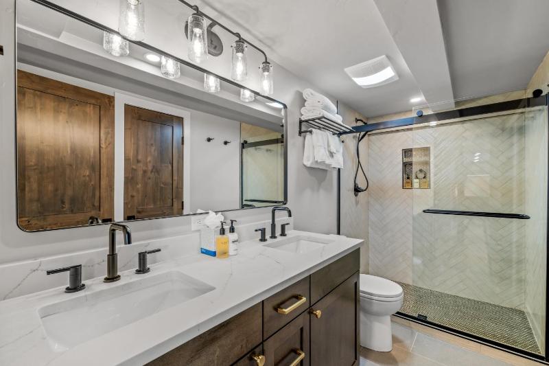 Bear Claw 402 - Premier Ski-in Ski-out & Winter Shuttle! Renovated 2025! - image 20