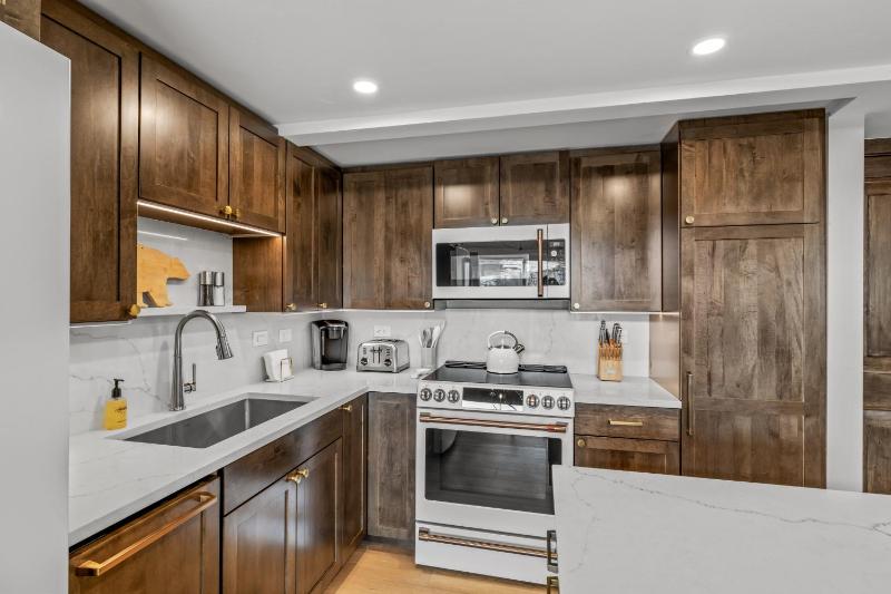 Bear Claw 402 - Premier Ski-in Ski-out & Winter Shuttle! Renovated 2025! - image 5