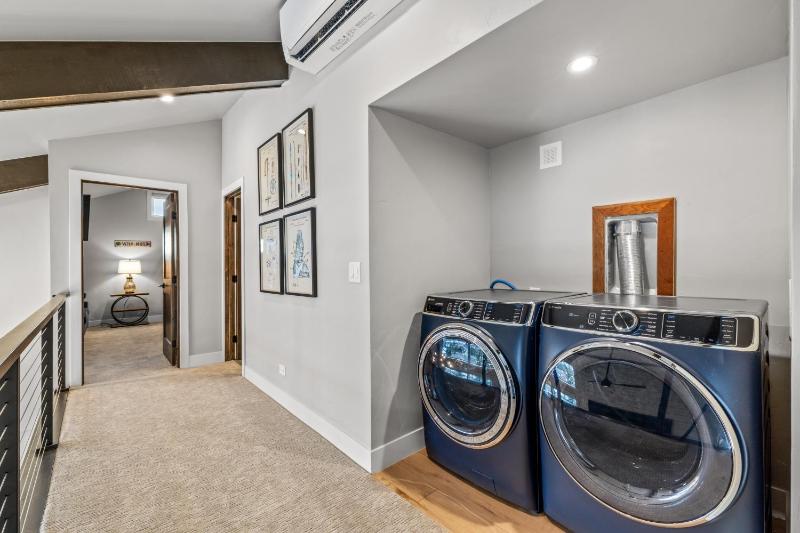 Bear Claw 402 - Premier Ski-in Ski-out & Winter Shuttle! Renovated 2025! - image 2