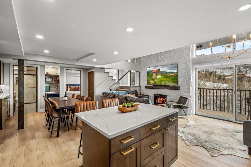 Bear Claw 402 - Premier Ski-in Ski-out & Winter Shuttle! Renovated 2025! - image 30