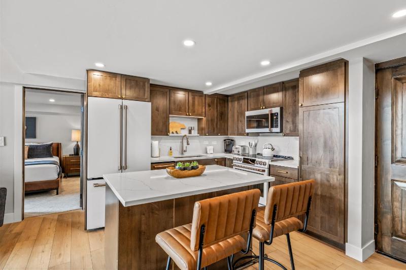 Bear Claw 402 - Premier Ski-in Ski-out & Winter Shuttle! Renovated 2025! - image 17