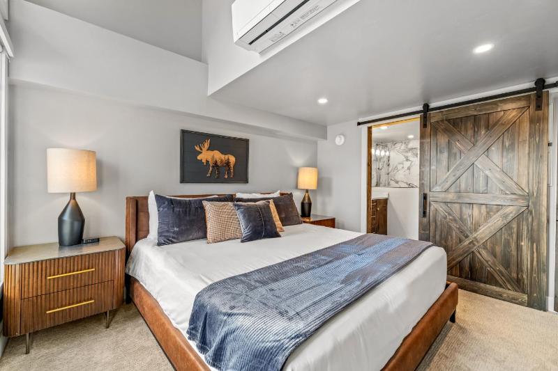 Bear Claw 402 - Premier Ski-in Ski-out & Winter Shuttle! Renovated 2025! - image 7