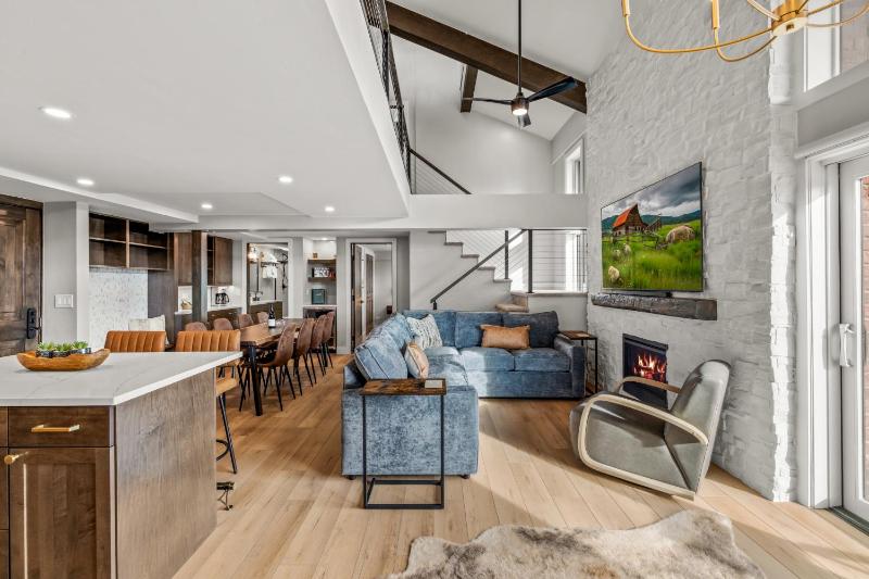 Bear Claw 402 - Premier Ski-in Ski-out & Winter Shuttle! Renovated 2025! - image 4
