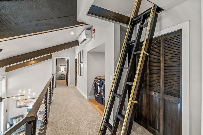 Bear Claw 402 - Premier Ski-in Ski-out & Winter Shuttle! Renovated 2025! - image 22