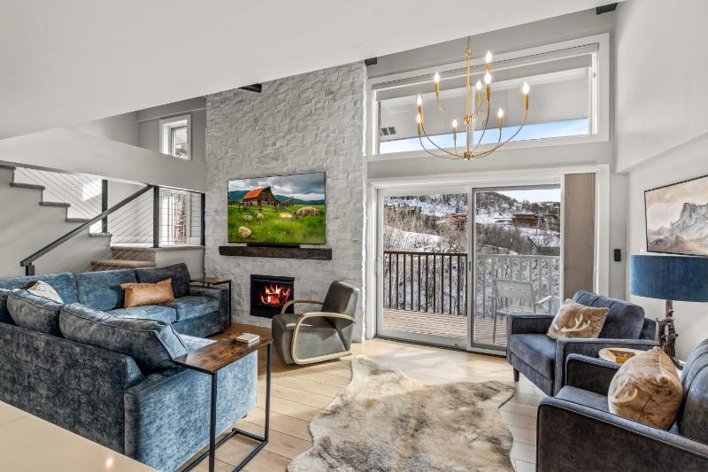 Bear Claw 402 - Premier Ski-in Ski-out & Winter Shuttle! Renovated 2025! - image 12