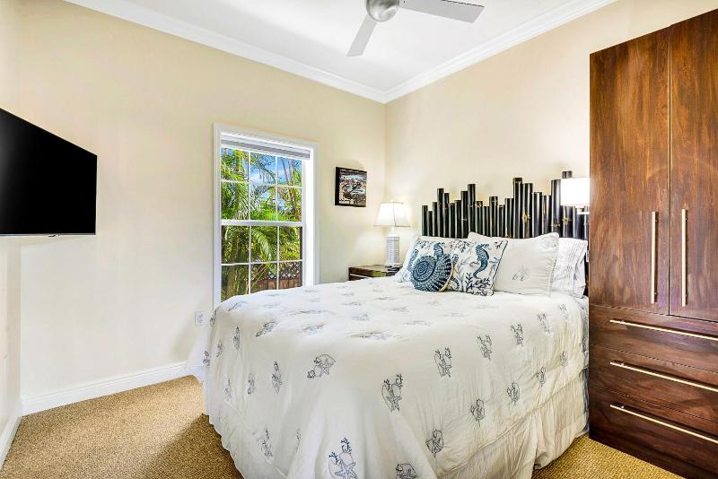 2BR Beach Club – Beach Heated Pool & Hot Tub - image 43